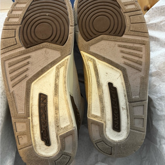 Nike Air Jordan 3 Retro SE Beige/Brown Sneakers - Picture 4 of 7